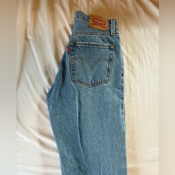 Barely worn levi’s jeans - Picture 6 of 9
